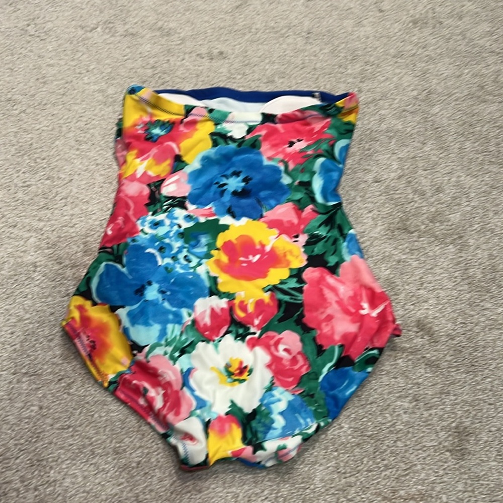 Swimsuits - Picture 4 of 4
